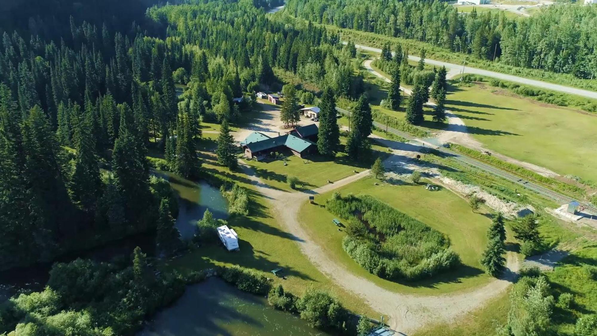 Summit River Lodge & Campsites Valemount Eksteriør billede