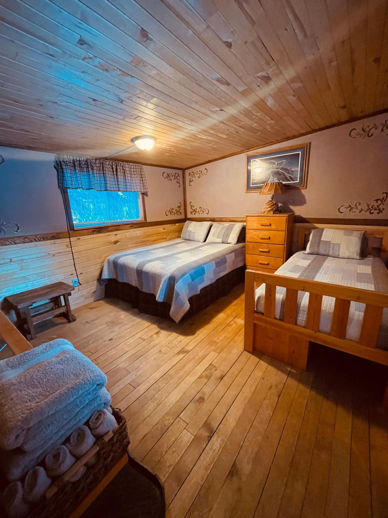 Summit River Lodge & Campsites Valemount Eksteriør billede